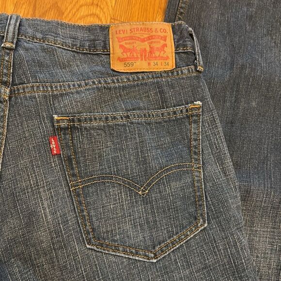 Levi's Men's 559 Blue Jeans - 34/34 on tag but they’re 34/31 - Great Condition - Picture 2 of 8